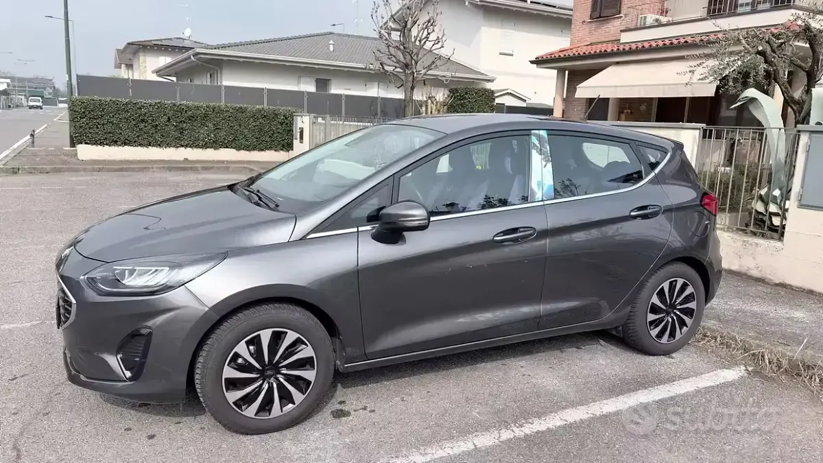Usata Ford Fiesta 75 CV (55 kW) 2023 Grigio Utilitaria