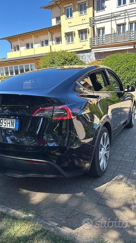 Usata Tesla Model Y Standard Range 160 kW (218 CV) 2024 Nero SUV