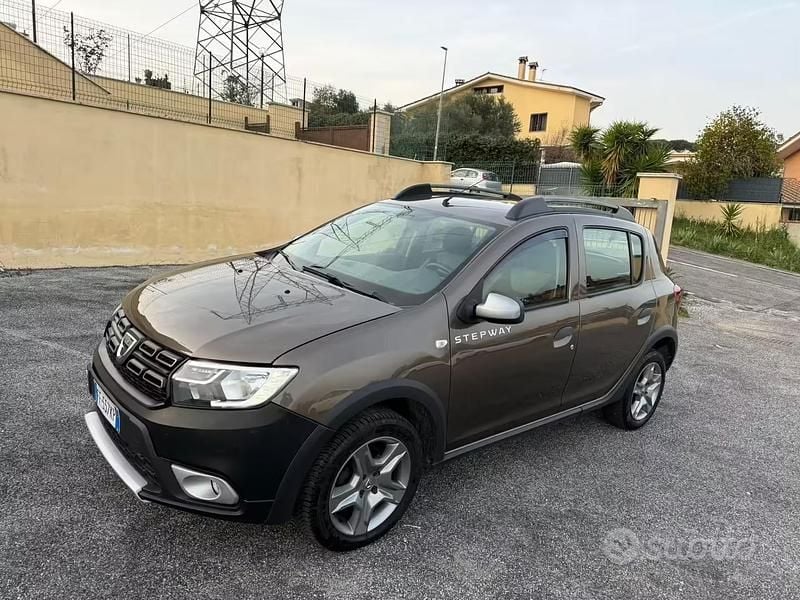 Usata Dacia Sandero Stepway 90 CV (66 kW) 2017 Marrone Berlina