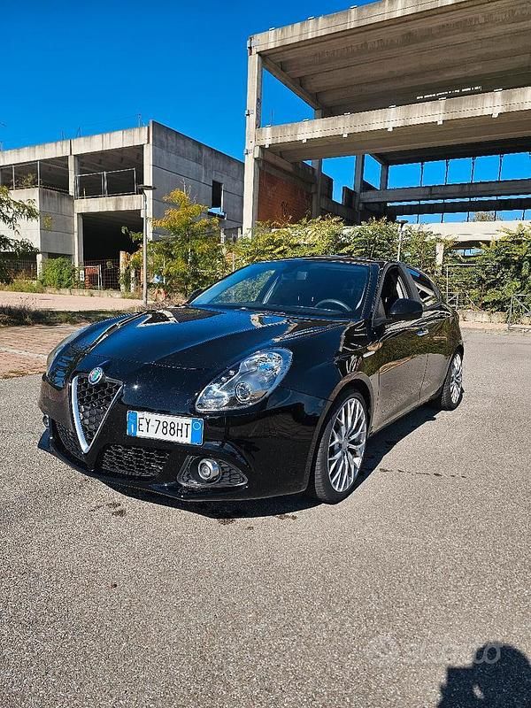 Nero Usata 2015 Alfa Romeo Giulietta Due volumi | 9000 € (Buon prezzo) - Immagine 1/4