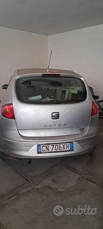 Usata Seat Altea 2004 Grigio Monovolume