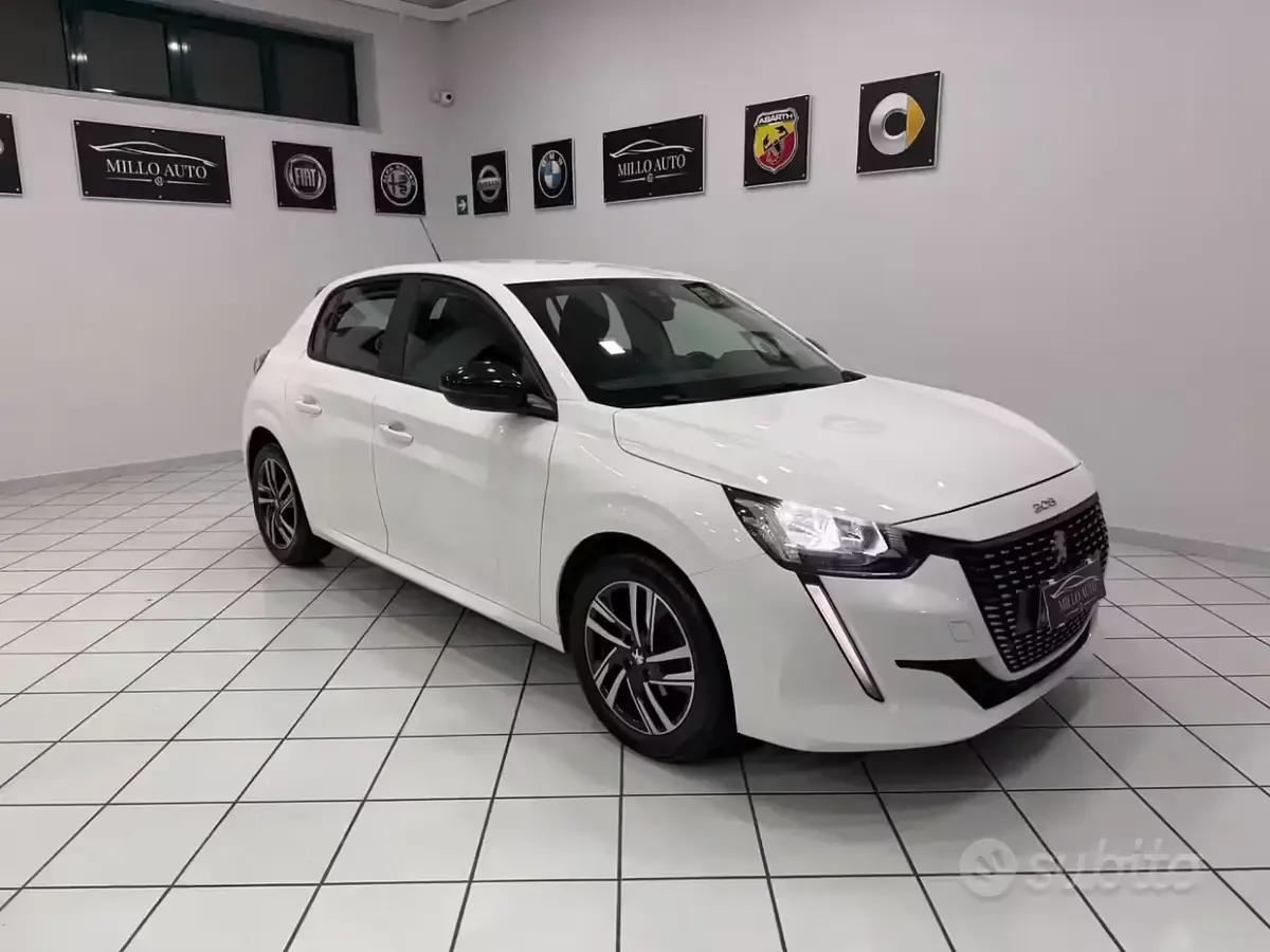 Usata Peugeot 208 Allure 102 CV (75 kW) 2022 Bianco Utilitaria