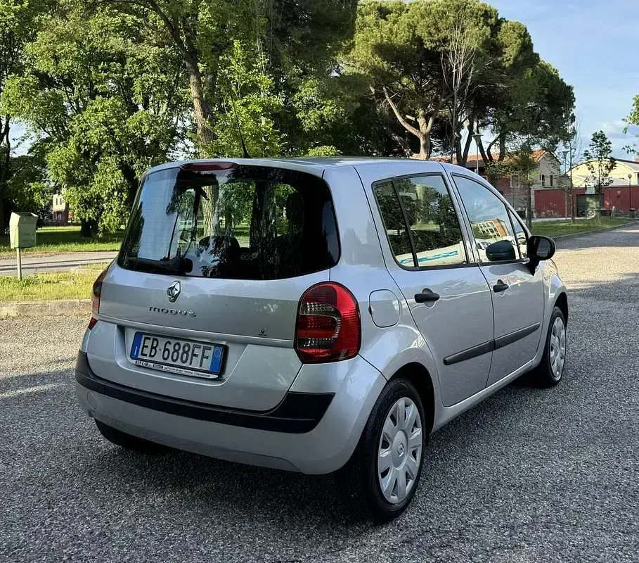 Usata Renault Modus 75 CV (55 kW) 2010 Grigio Monovolume