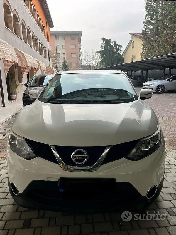 Usata Nissan Qashqai Acenta 115 CV (84 kW) 2016 Bianco SUV