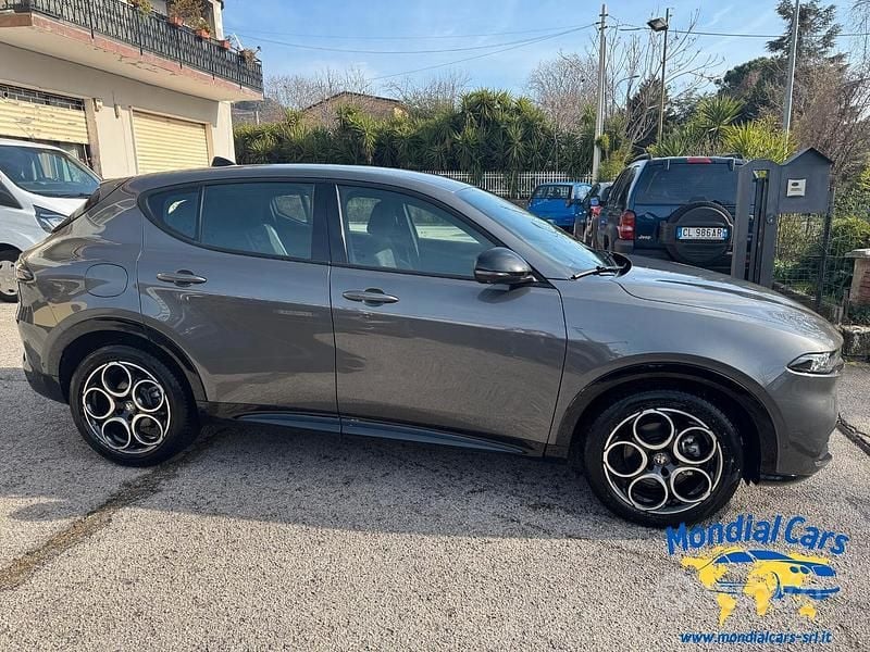 Usado Alfa Romeo Tonale Sprint 131 CV (96 kW) 2024 Gris SUV