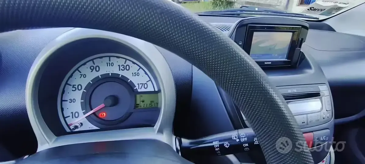 Usata Toyota Aygo 68 CV (50 kW) 2011 Grigio Utilitaria
