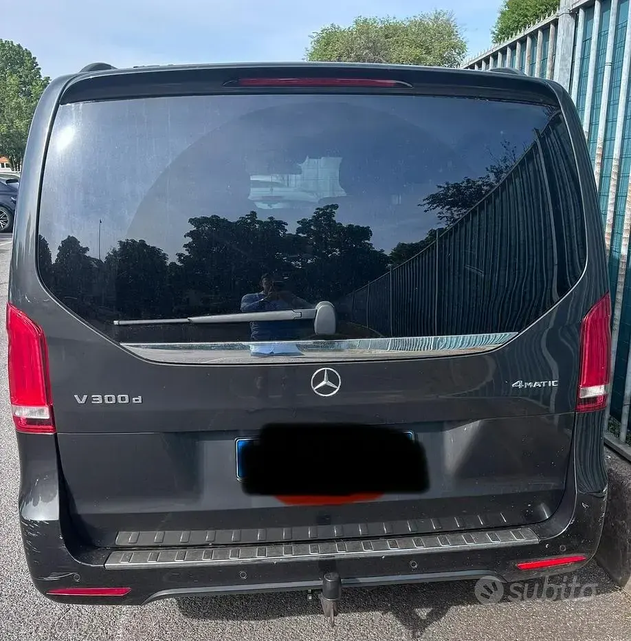 Usata Mercedes V300 239 CV (175 kW) 2020 Grigio Monovolume