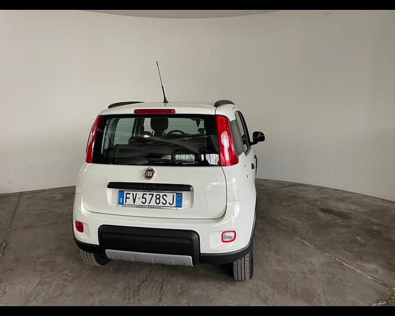 Usata Fiat Panda 4x4 S 84 CV (61 kW) 2019 Bianco Utilitaria