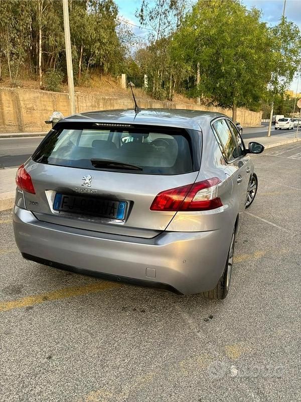 Usata Peugeot 308 120 CV (88 kW) 2017 Berlina