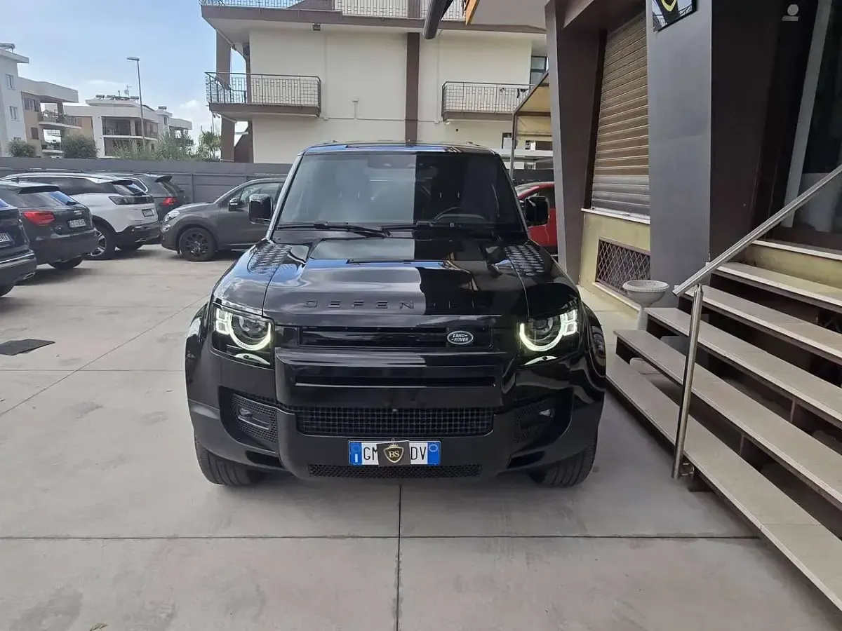 Usata Land Rover Defender SE Dynamic 200 CV (147 kW) 2023 Nero SUV