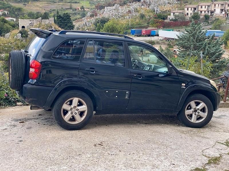 Usata Toyota RAV4 116 CV (85 kW) 2005 Nero SUV