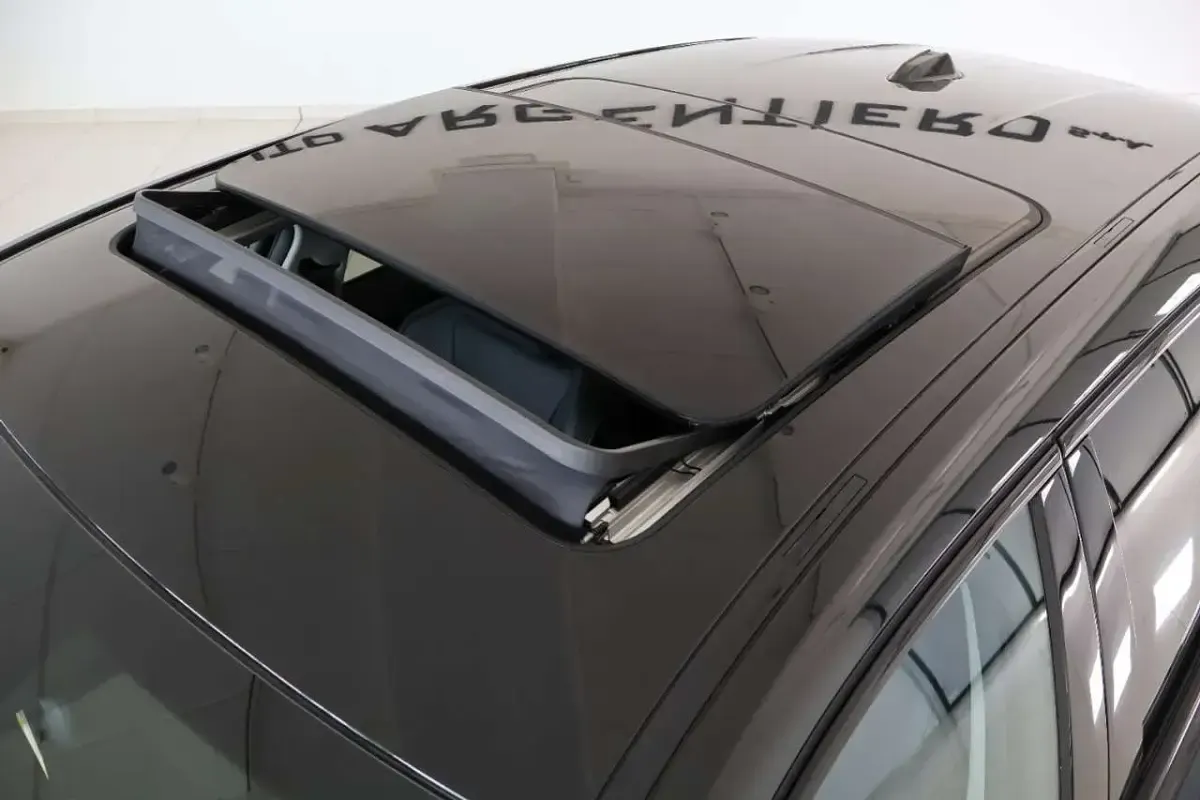 Nuova BMW 120 M Sport 163 CV (119 kW) 2025 Black shapphire met Utilitaria