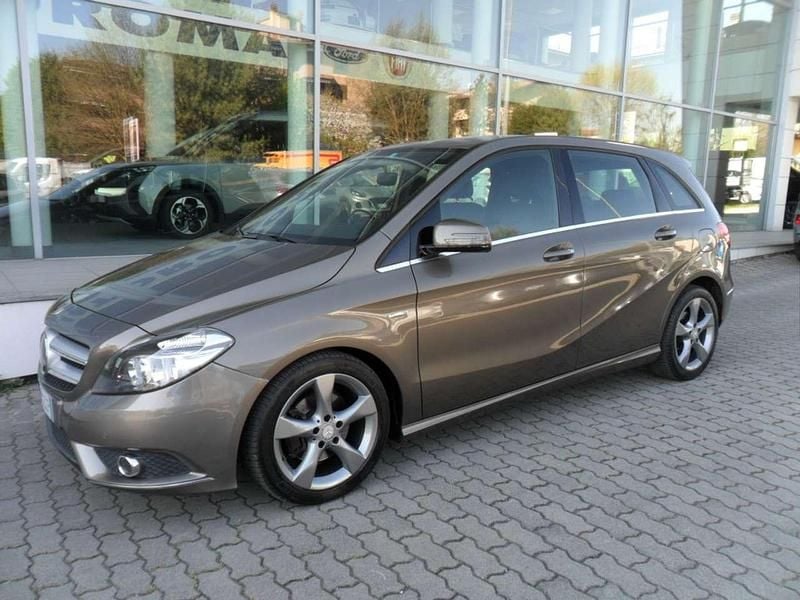 Usata Mercedes B180 Executive 122 CV (89 kW) 2012 Grigio Monovolume