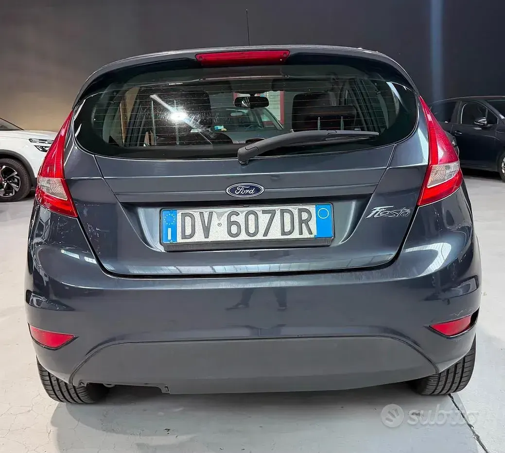 Usata Ford Fiesta 82 CV (60 kW) 2009 Grigio Berlina