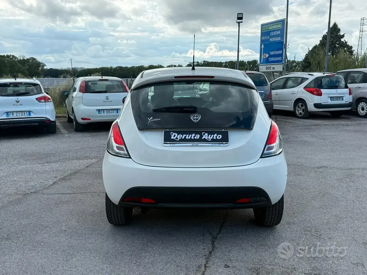 Usata Lancia Ypsilon S 95 CV (69 kW) 2012 Bianco Utilitaria
