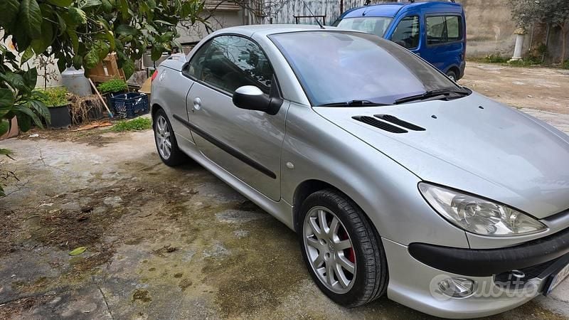 Usata Peugeot 206 CC 136 CV (100 kW) 2000 Grigio Cabrio