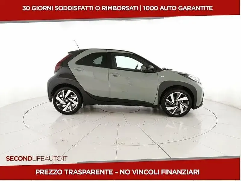 Usata Toyota Aygo X Lounge 72 CV (52 kW) 2024 Verde SUV
