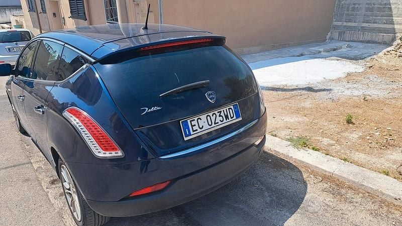 Usata Lancia Delta 90 CV (66 kW) 2010 Blu Utilitaria