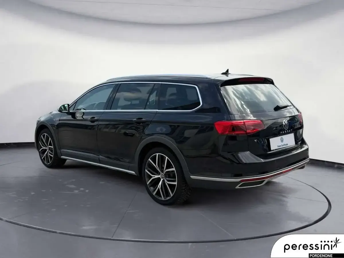 Usata VW Passat Alltrack 200 CV (147 kW) 2022 Nero Station wagon