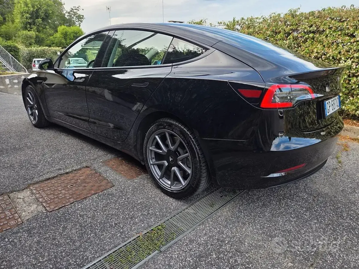 Usata Tesla Model 3 Standard Range 88 kW (120 CV) 2023 Nero Berlina