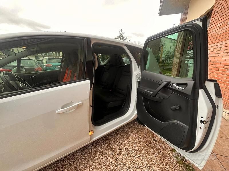 Usata Opel Meriva Cosmo 74 CV (54 kW) 2011 Bianco Monovolume