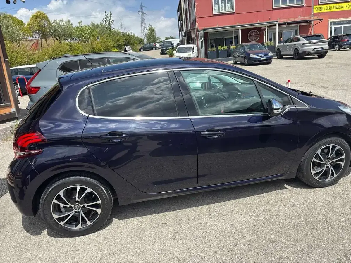 Usata Peugeot 208 GT-line 110 CV (80 kW) 2018 Other Utilitaria