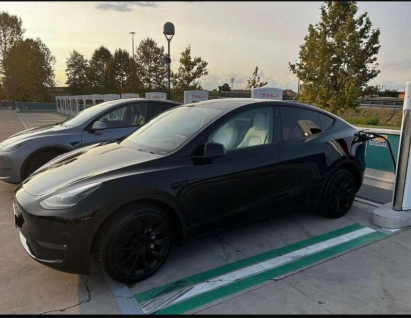 Usata Tesla Model Y 152 kW (208 CV) 2023 Nero SUV