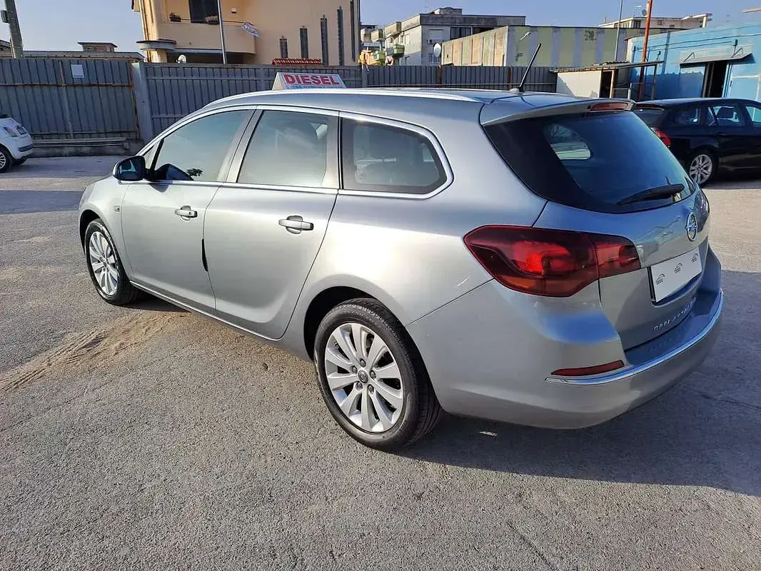 Usata Opel Astra Cosmo 110 CV (80 kW) 2014 Argento Station wagon