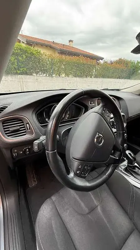Usata Volvo V40 Inscription 120 CV (88 kW) 2018 Grigio Berlina