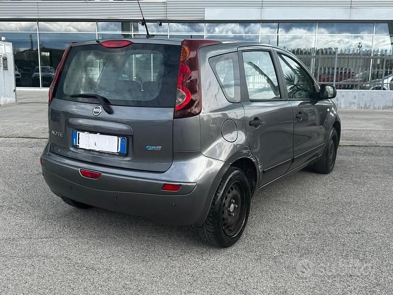 Usata Nissan Note 90 CV (66 kW) 2011 Grigio Utilitaria