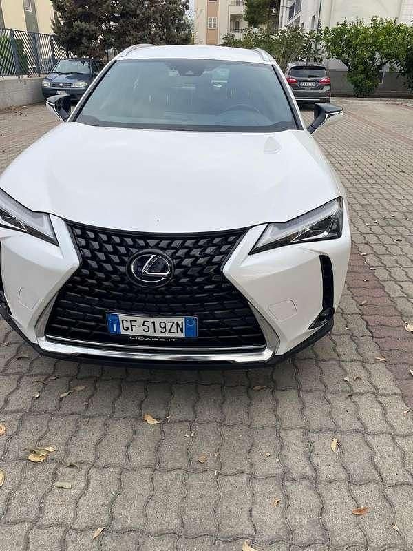 Bianco Usata 2021 Lexus UX Business Edition SUV | 20.000 € (Buon prezzo) - Immagine 1/4