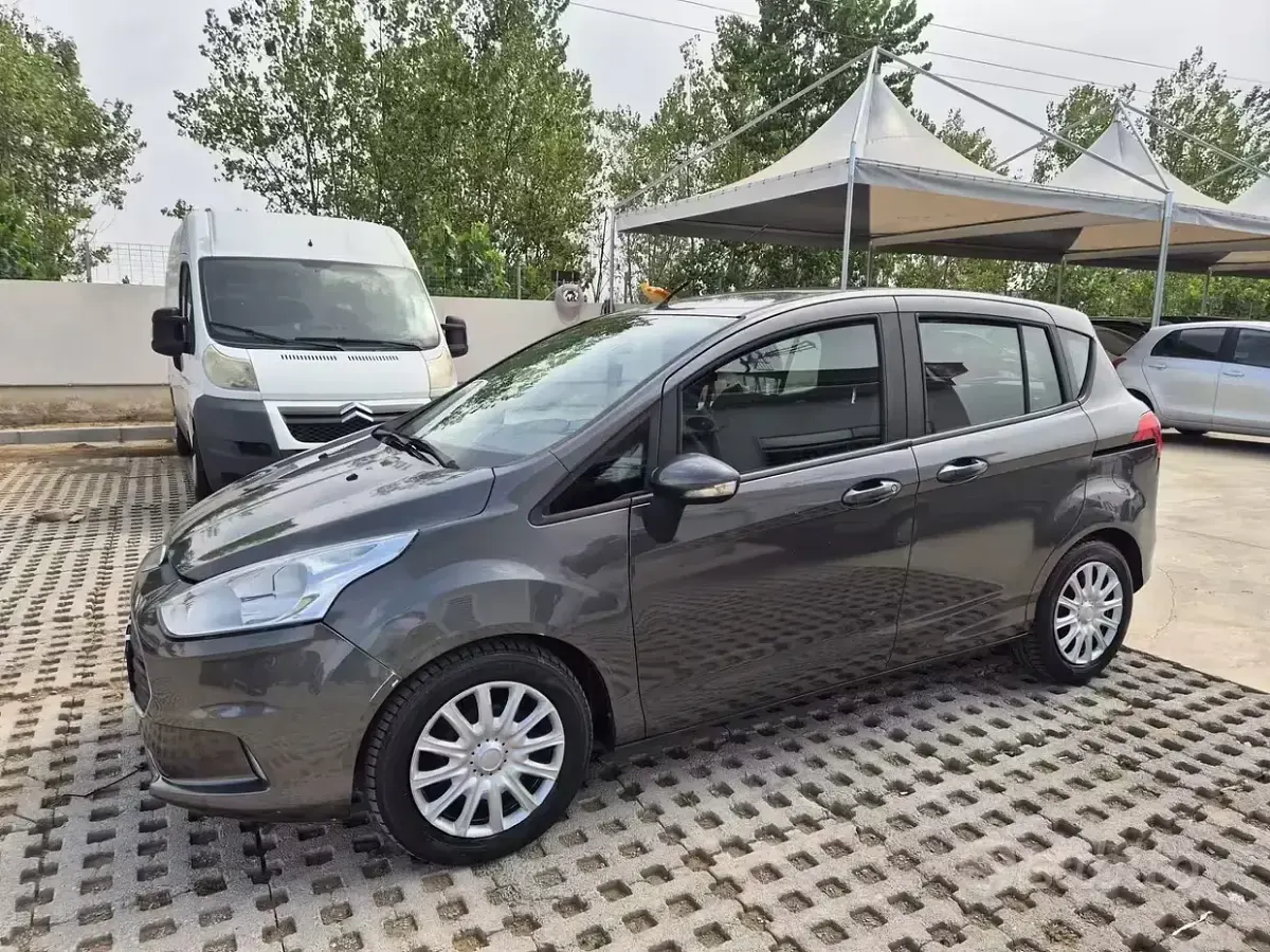 Usata Ford B-MAX 100 CV (73 kW) 2015 Grigio Monovolume