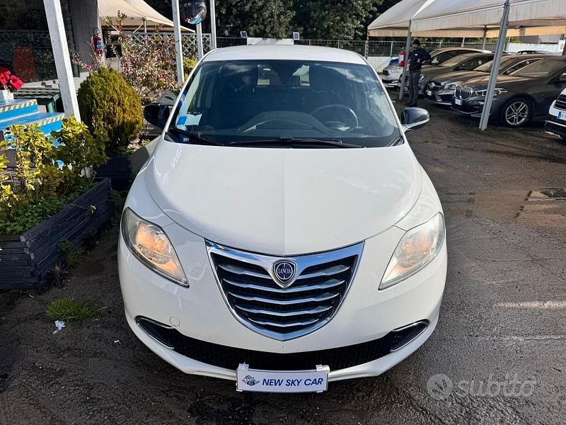 Usata Lancia Ypsilon S 95 CV (69 kW) 2012 Bianco Utilitaria