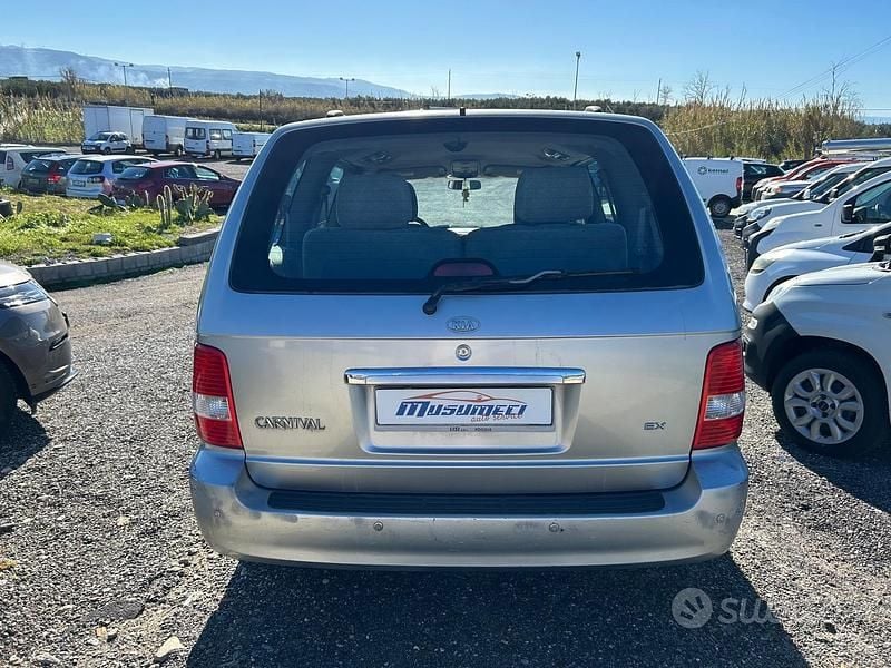 Usata Kia Carnival Family 144 CV (105 kW) 2006 Grigio Monovolume