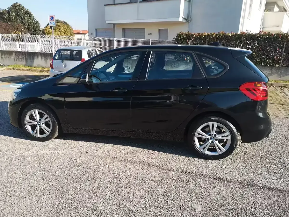 Usata BMW 218 136 CV (100 kW) 2020 Nero Monovolume