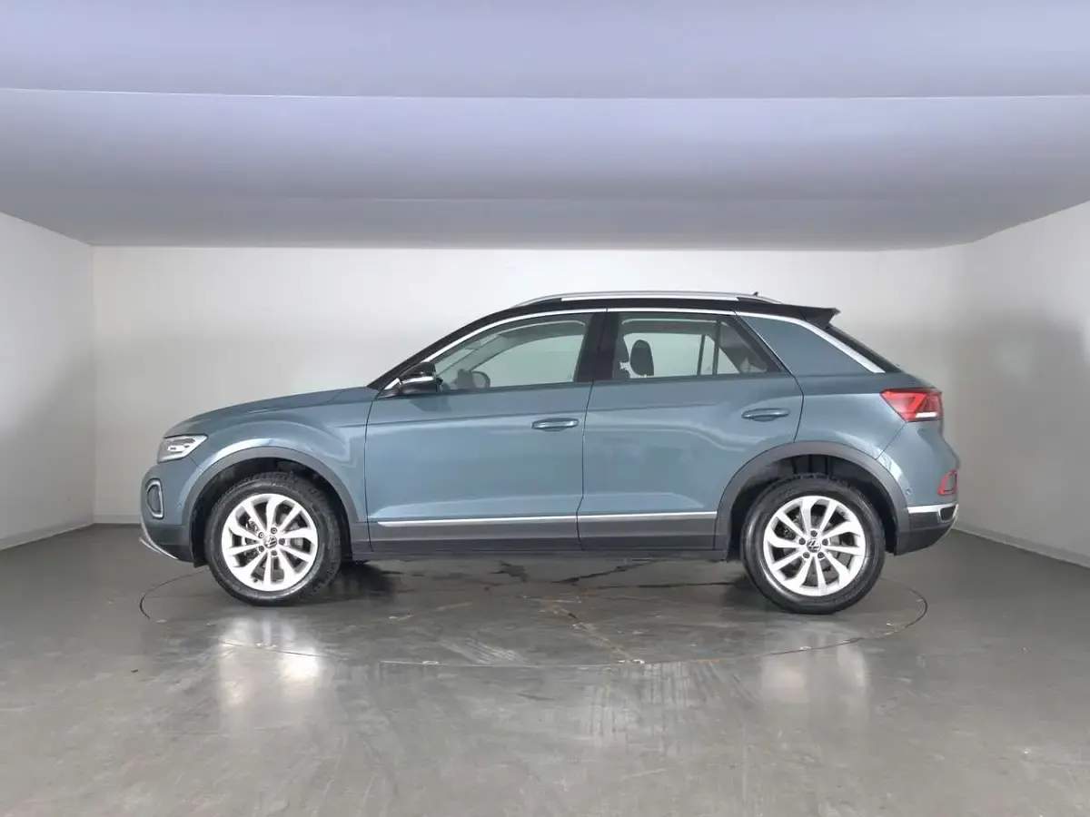 Usata VW T-Roc Style 116 CV (85 kW) 2025 Petroleum blue metallizzato ne SUV