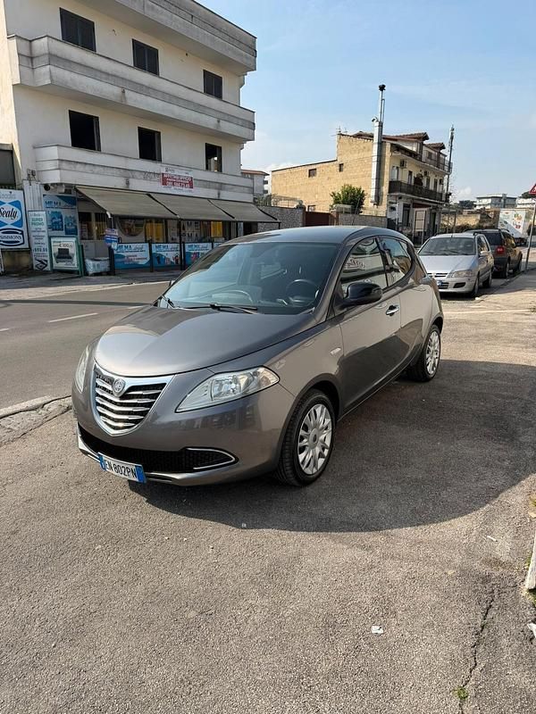 Usata Lancia Ypsilon Gold 95 CV (69 kW) 2012 Grigio Utilitaria