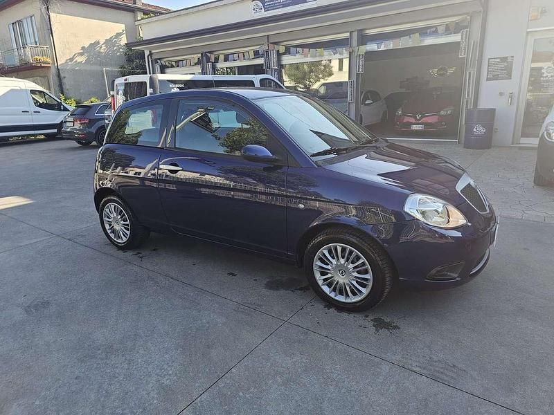 Usado Lancia Ypsilon 90 HP (66 kW) 2007 Azul Citadino