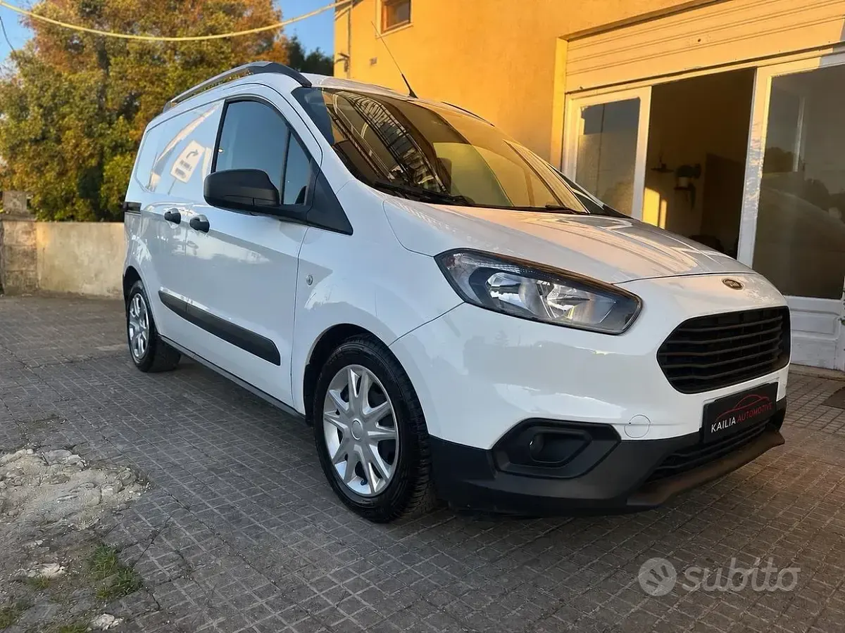 Usata Ford Transit Courier Titanium 101 CV (74 kW) 2021 Bianco Furgone