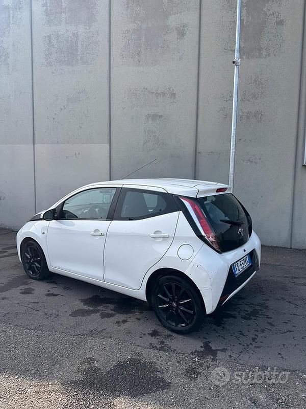 Usata Toyota Aygo X-wave 69 CV (50 kW) 2016 Other Utilitaria