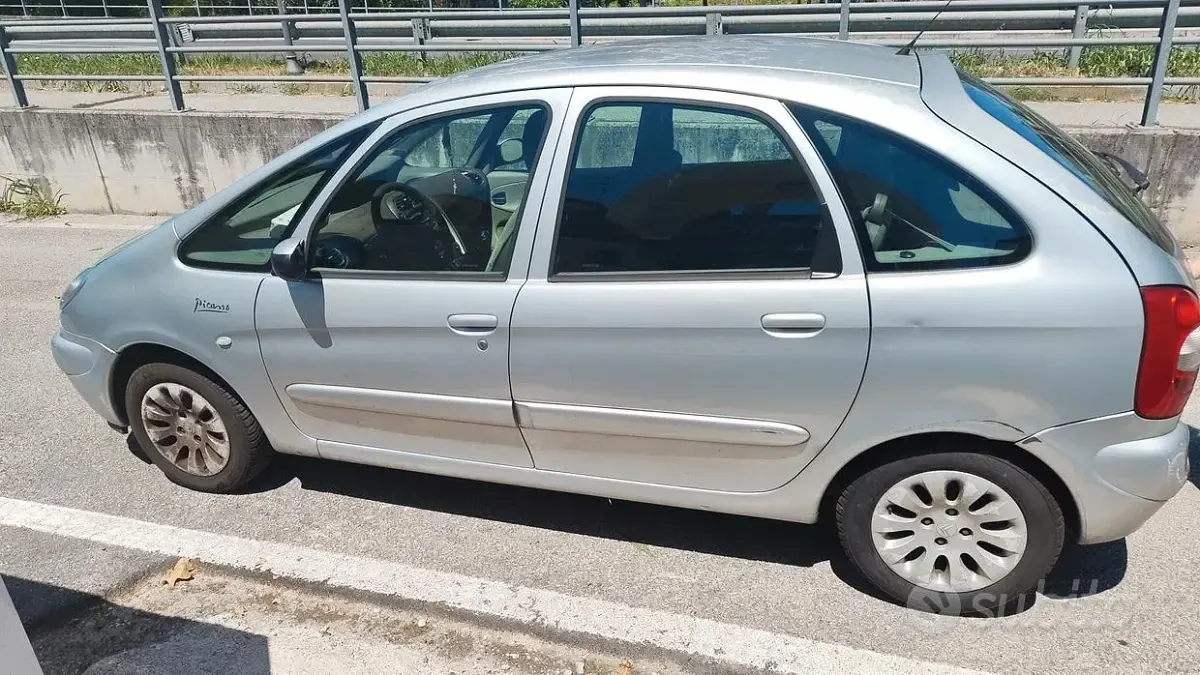 Usata Citroën Xsara Picasso 90 CV (66 kW) 2003 Grigio Monovolume