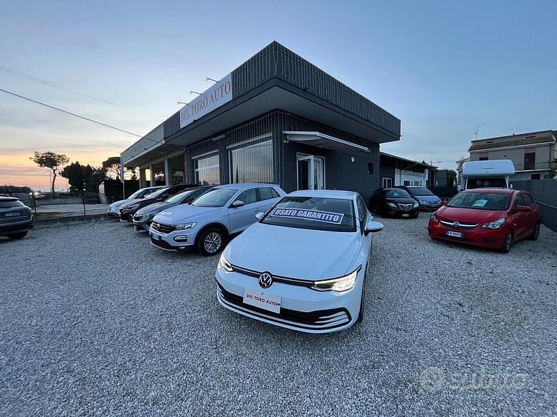Usata VW Golf VII Life 110 CV (80 kW) 2021 Bianco Utilitaria