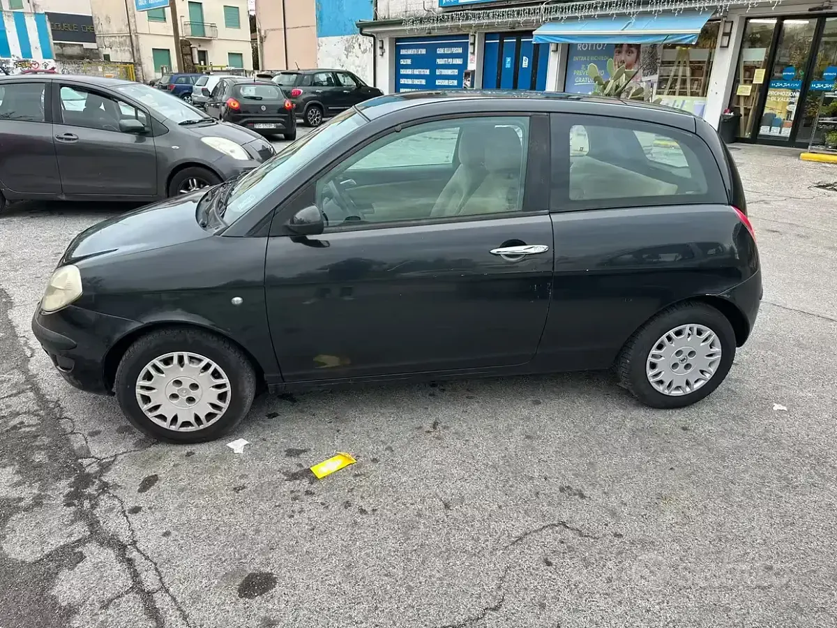 Usata Lancia Ypsilon 70 CV (51 kW) 2005 Nero Utilitaria