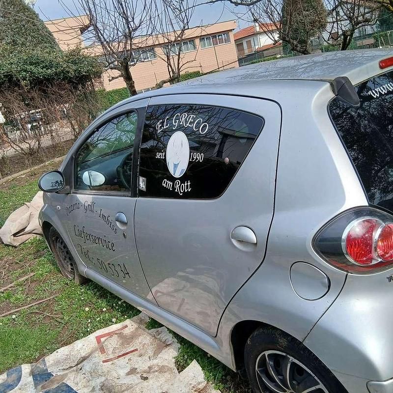 Usata Toyota Aygo Edition 68 CV (50 kW) 2011 Argento Utilitaria