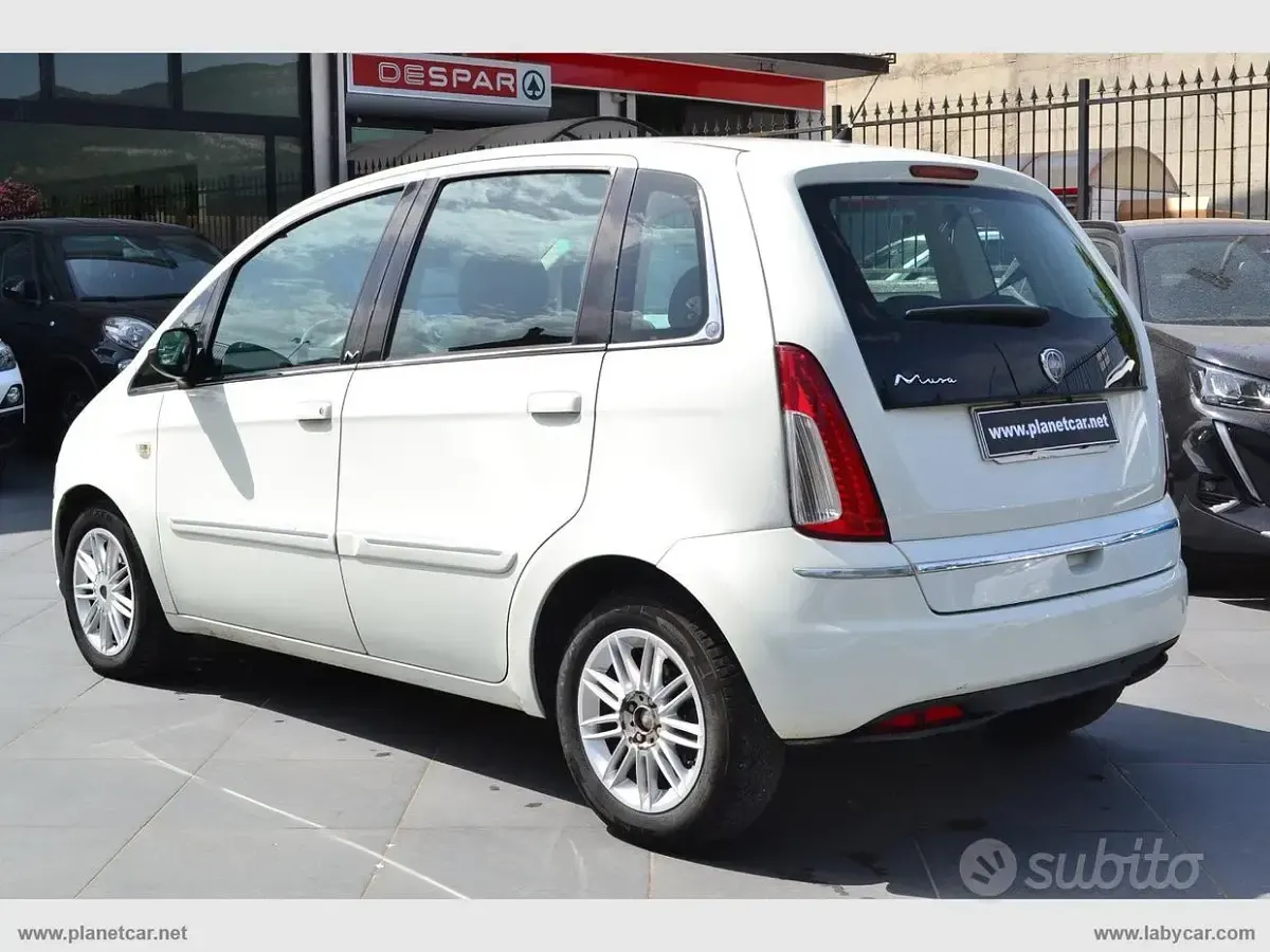 Usata Lancia Musa S 120 CV (88 kW) 2011 Bianco Monovolume