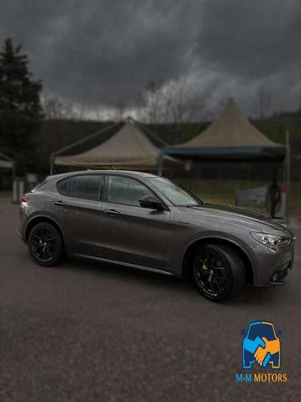 Usata Alfa Romeo Stelvio Veloce 209 CV (153 kW) 2021 Grigio vulcano SUV