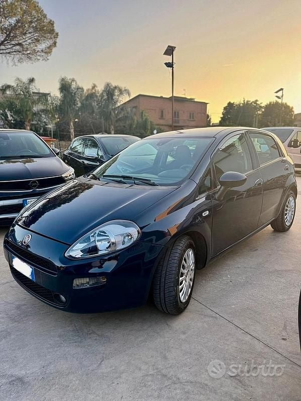 Usata Fiat Punto Street 95 CV (69 kW) 2018 Blu Berlina