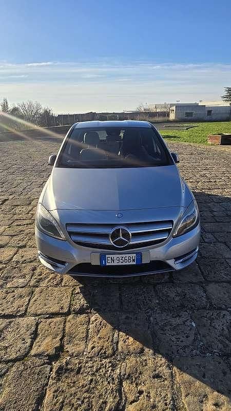 Usata Mercedes B180 Executive 109 CV (80 kW) 2012 Grigio Utilitaria
