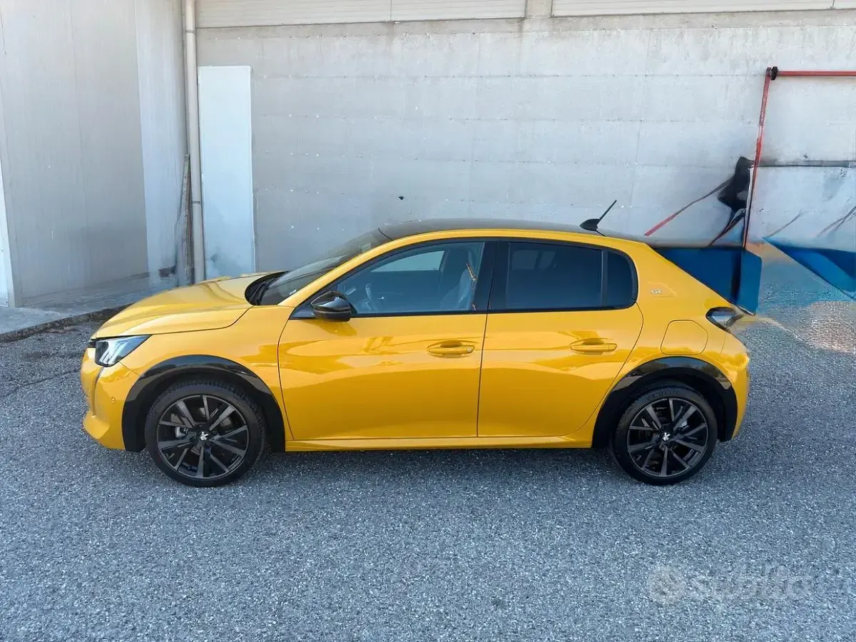 Usata Peugeot 208 GT 101 CV (74 kW) 2021 Giallo Utilitaria