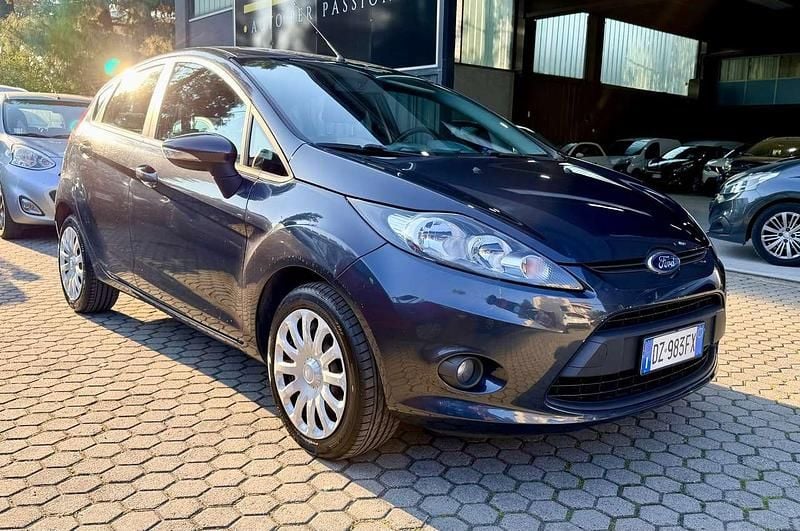 Usata Ford Fiesta Titanium 95 CV (69 kW) 2010 Blu/azzurro Utilitaria
